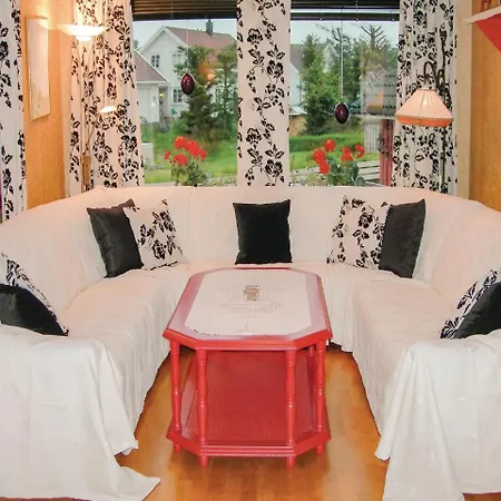 Vakantiehuis 5 Bedroom Awesome In Borhaug