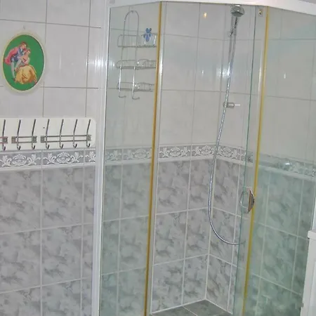 5 Bedroom Awesome In *
